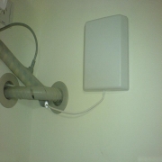 The indoor wall-mounted directional antenna distribution